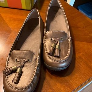 NEW VIONIC loafers. Size 7.5.